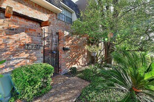 10134 Emnora Ln in Houston, TX - Building Photo