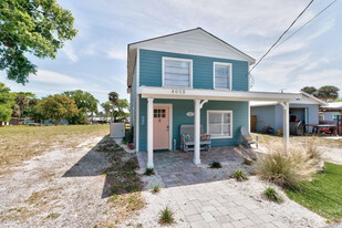 4055 Palm Ave in Sebastian, FL - Foto de edificio - Building Photo