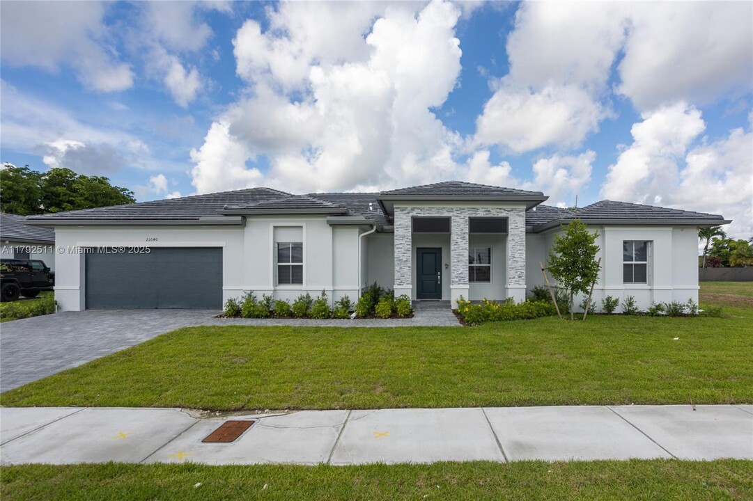 21040 SW 127th Pl in Miami, FL - Building Photo