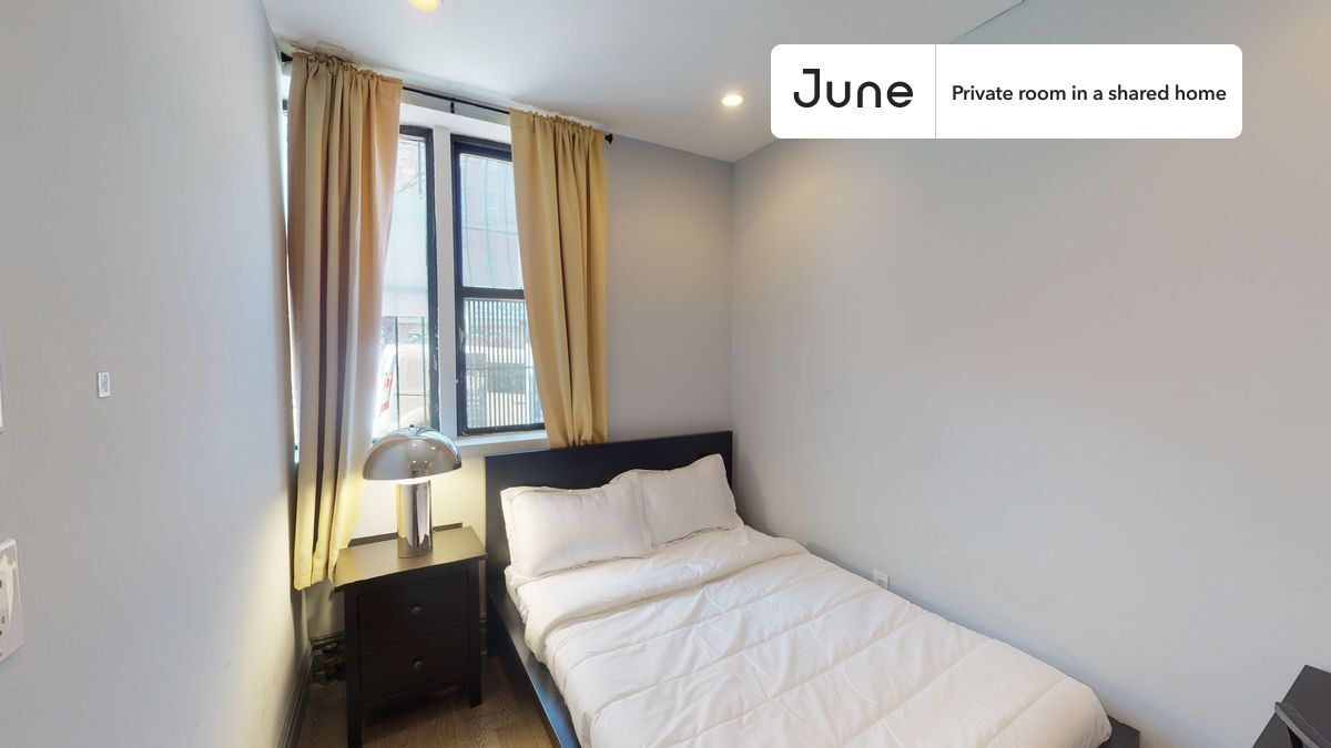 Private bedroom in 3 bed/1 bath Home in New York, NY - Building Photo