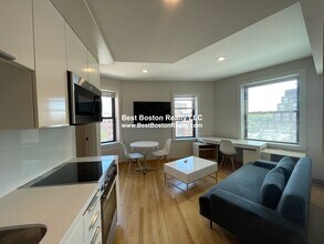 115 Mt Auburn St, Unit 45 in Cambridge, MA - Building Photo - Building Photo