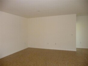 1300 Lexington Square SW in Vero Beach, FL - Building Photo - Building Photo