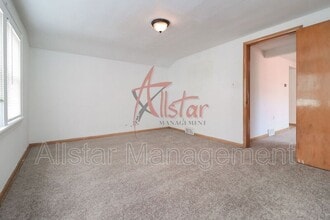 4902 E 109th St in Garfield Heights, OH - Building Photo - Building Photo