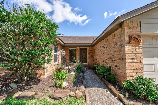 property at 3726 Acorn Run Ln