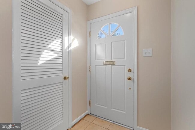 1106 Brentfield Dr in McLean, VA - Building Photo - Building Photo