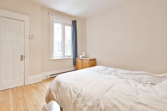 930 Av. Davaar in Outremont, QC - Building Photo - Building Photo