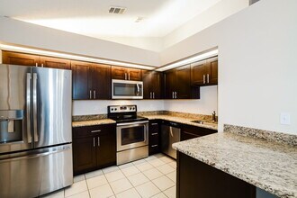 2937 S Horizon Pl in Oviedo, FL - Building Photo - Building Photo
