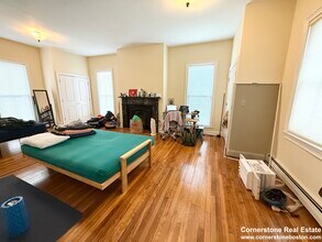 36 Hawthorne St, Unit 1 in Boston, MA - Building Photo - Building Photo