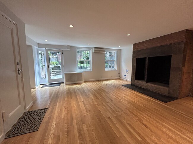 property at 406 W 20th St