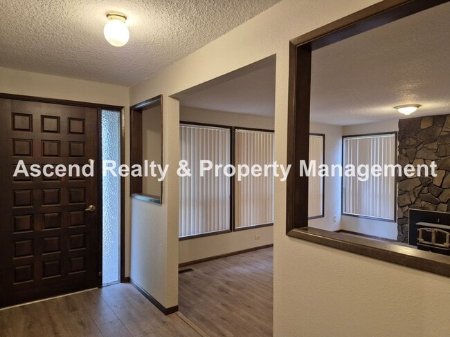 11740 SW Wilkens Ln in Beaverton, OR - Building Photo - Building Photo