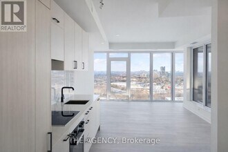 1 Quarrington Lane in North York, ON - Building Photo - Building Photo