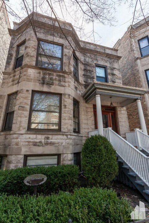 1043 W Dakin St in Chicago, IL - Building Photo