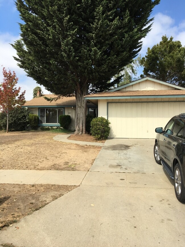 18611 Taylor St in Salinas, CA - Foto de edificio - Building Photo