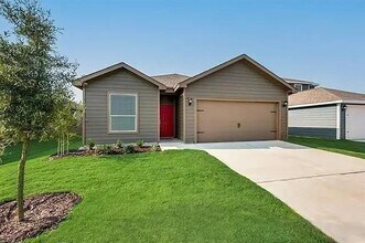 13613 Musselshell Dr in Ponder, TX - Building Photo - Building Photo