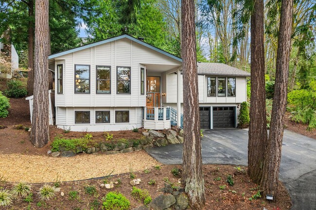 8475 SE 45th St in Mercer Island, WA - Building Photo - Building Photo