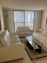 600 Three Islands Blvd, Unit 1015 in Hallandale Beach, FL - Building Photo - Building Photo