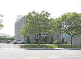 18154 De Pierrefonds in Montréal, QC - Building Photo