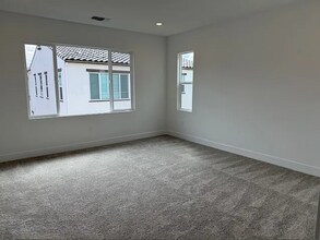 3168 Irish Mdw Wy in Lathrop, CA - Building Photo - Building Photo