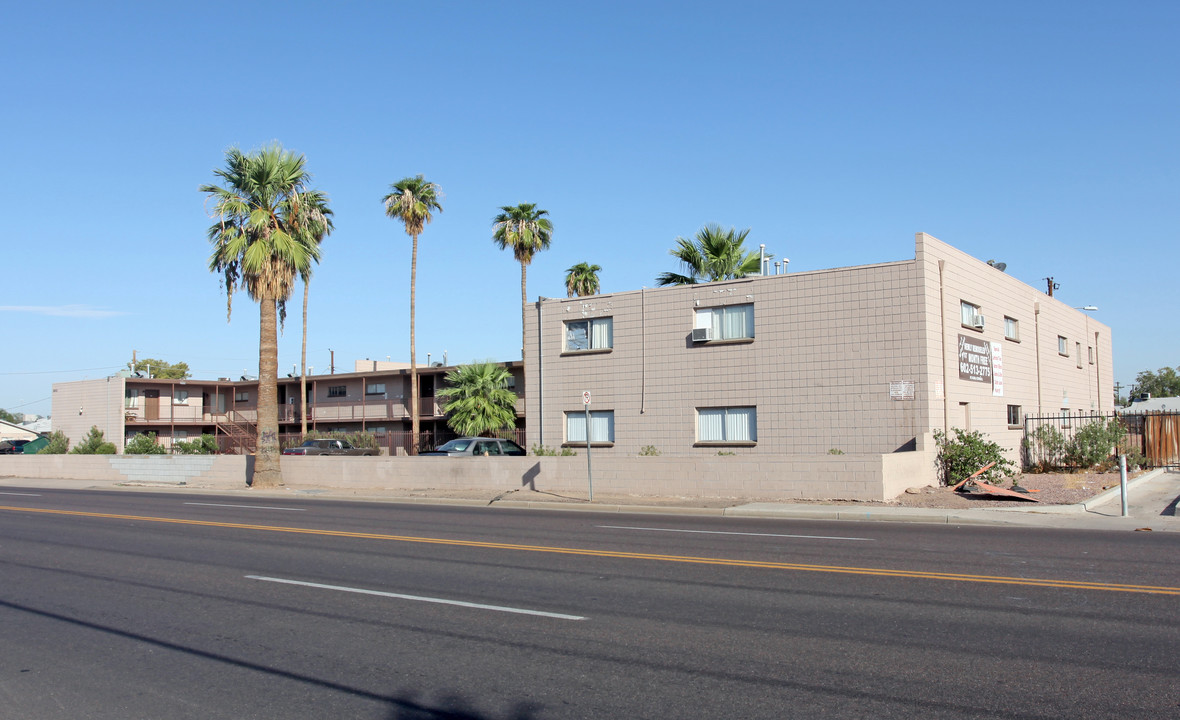 Roosevelt Apartments in Phoenix, AZ - Building Photo