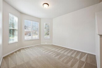 1310 Oakcrest Ct in Davenport, FL - Foto de edificio - Building Photo