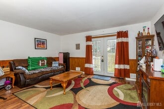 332 Ernston Rd in Old Bridge, NJ - Building Photo - Building Photo