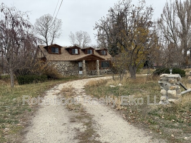 811 Country Ln in Lamoille, NV - Building Photo - Building Photo