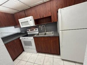 1305 W 46th St in Hialeah, FL - Building Photo - Building Photo