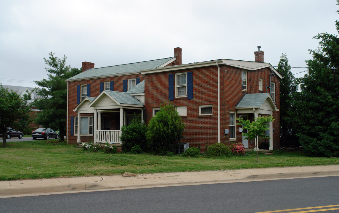 9002 Church St in Manassas, VA - Building Photo