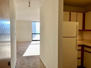 1122 N Clark St, Unit 1810 in Chicago, IL - Building Photo - Building Photo