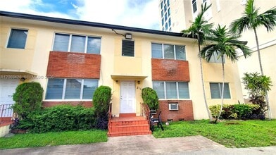 215 Zamora Ave in Coral Gables, FL - Building Photo - Building Photo