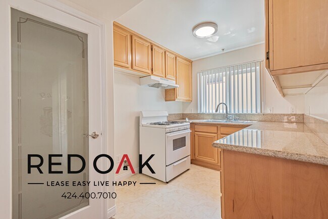 319 S Westlake Ave in Los Angeles, CA - Building Photo - Building Photo