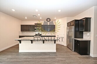 661 Blue Oak Lane W in Madera, CA - Building Photo - Building Photo