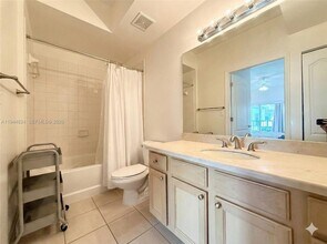 6001 SW 70th St, Unit 612 in South Miami, FL - Building Photo - Building Photo