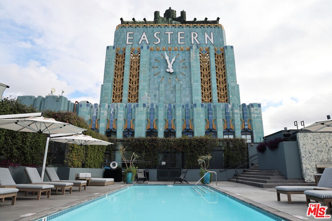 849 S Broadway in Los Angeles, CA - Building Photo