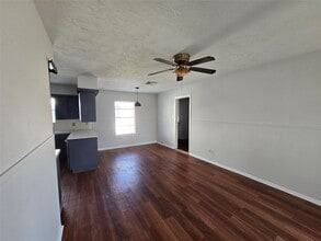 2709 Hearne Dr in Pasadena, TX - Foto de edificio - Building Photo