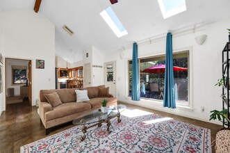 2765 E 18th Ave in Eugene, OR - Foto de edificio - Building Photo