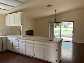 925 Inverness Dr in Paso Robles, CA - Building Photo - Building Photo