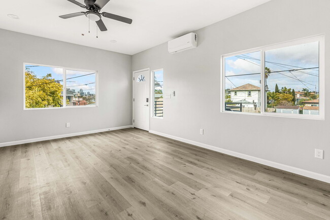 2086 Kearney Ave in San Diego, CA - Building Photo - Building Photo