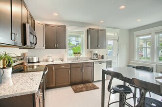 144 W Chocolate Ave in Hershey, PA - Foto de edificio - Building Photo