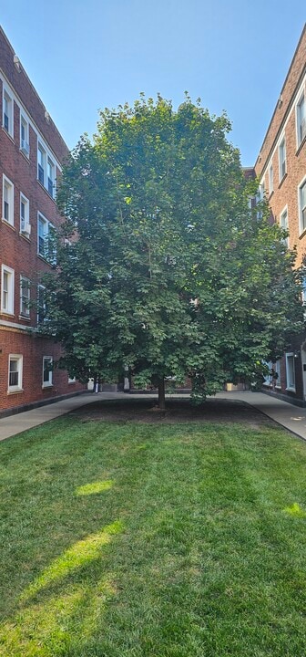 4411 N Winchester Ave, Unit 4404-34 in Chicago, IL - Foto de edificio
