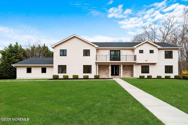 property at 527 Woodview Rd