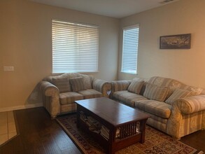 2568 Rochelle Ave in Monrovia, CA - Building Photo - Building Photo