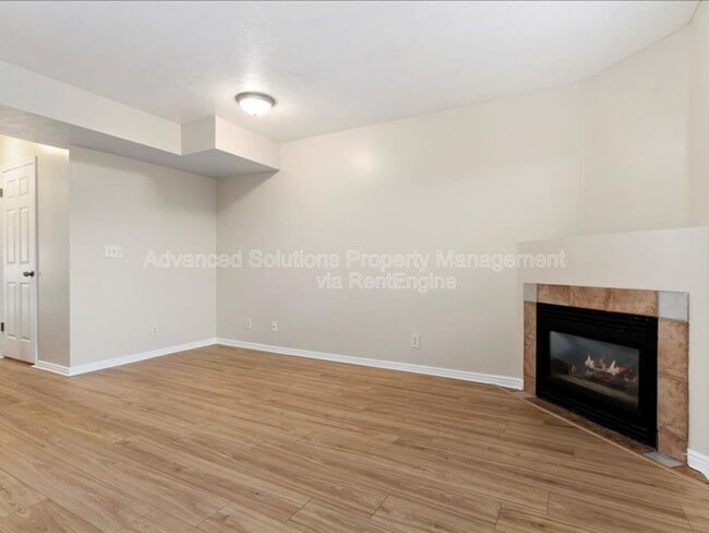 8812 Wollemi Pine Way in West Jordan, UT - Building Photo - Building Photo