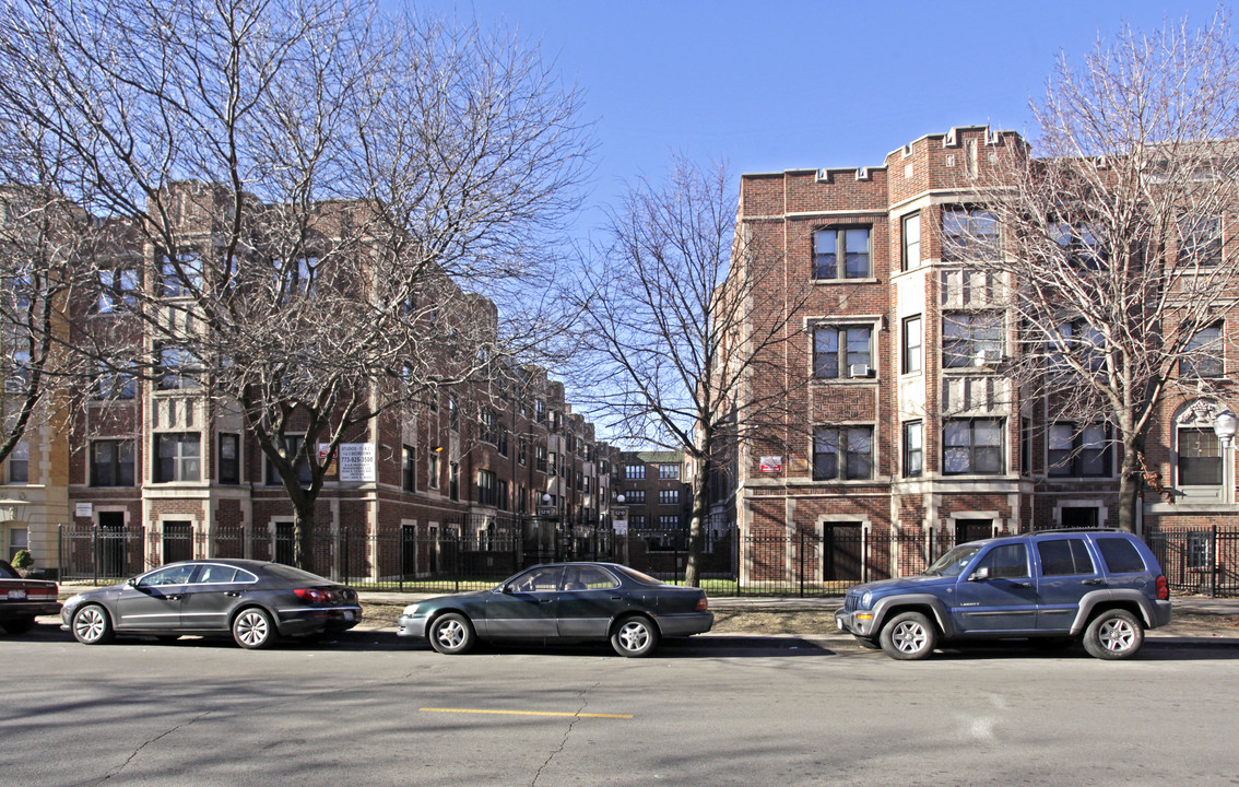 Drexel Apartments in Chicago, IL - Building Photo