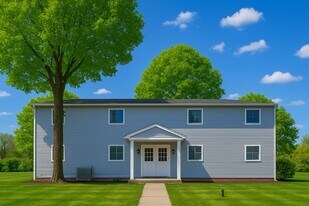 4192 Long Branch Rd in Liverpool, NY - Building Photo