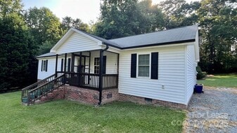128 Holly St, Unit 516 in Spencer, NC - Building Photo