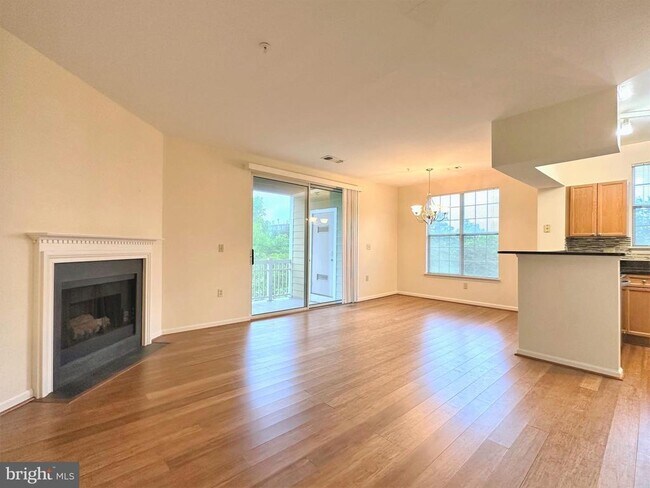 2111 Highcourt Ln-Unit -304 in Herndon, VA - Building Photo - Building Photo