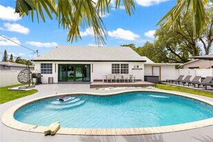 1401 SW 32nd St in Fort Lauderdale, FL - Building Photo