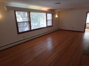 912 Greenway Rd in Woodbridge, CT - Building Photo - Building Photo