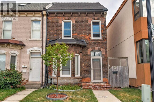 132 Ferguson Ave N in Hamilton, ON - Building Photo - Building Photo